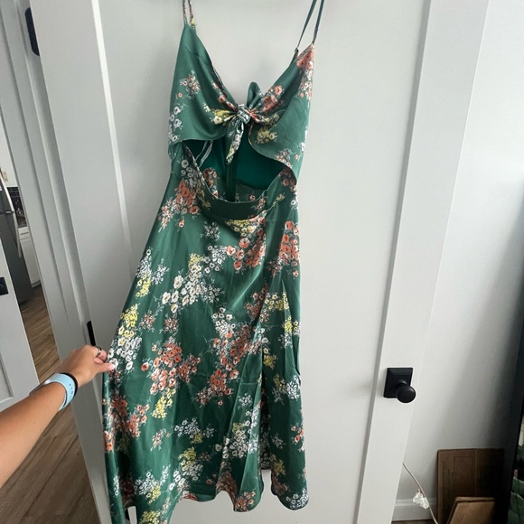 Billy J Green Dress with cutout - Picture 6 of 6